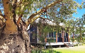 Rosewood Cottage -Entire 2 Bedroom Home With Netflix & Wifi